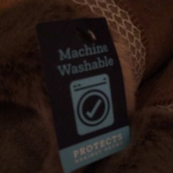 Isotoner - (sizes 9.5-10) Brown memory foam slippers - Picture 2 of 5